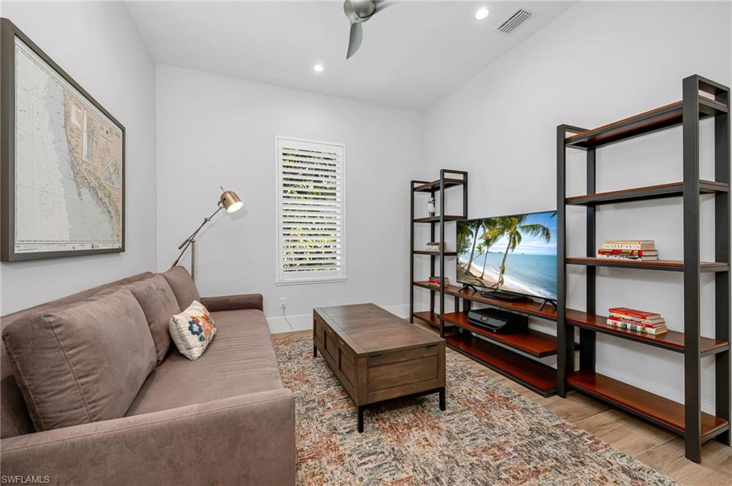 LAKE PARK - Residential