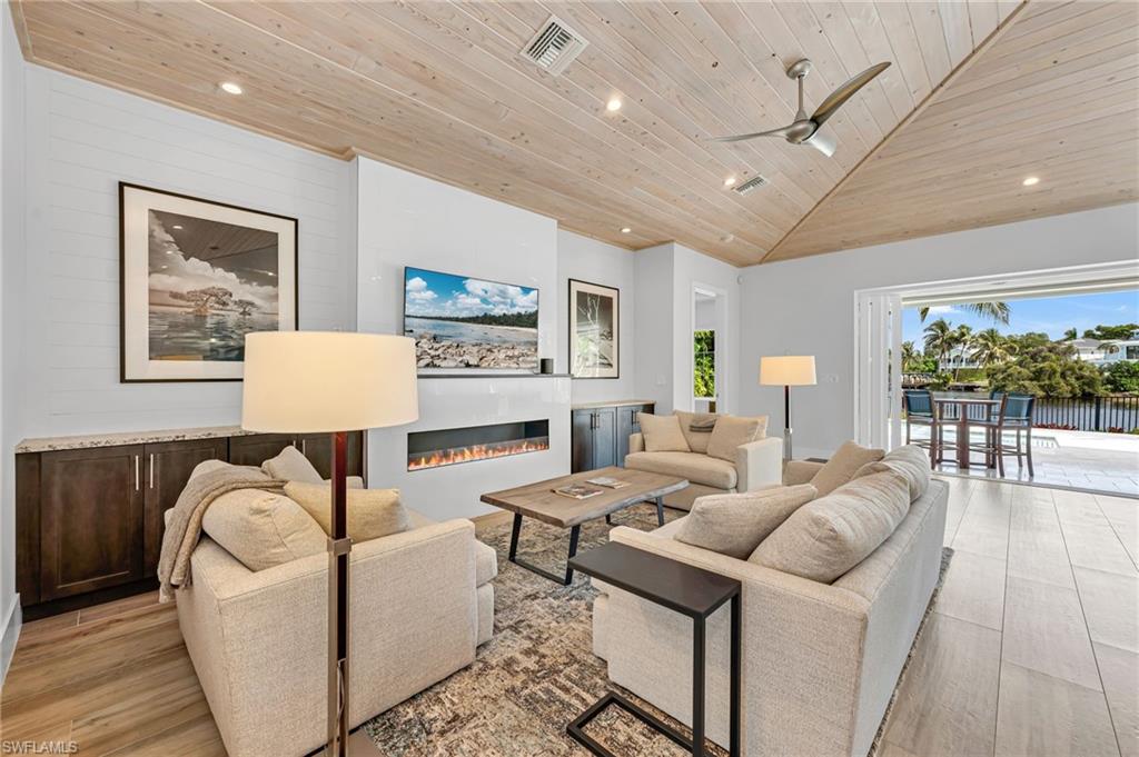 LAKE PARK - Residential