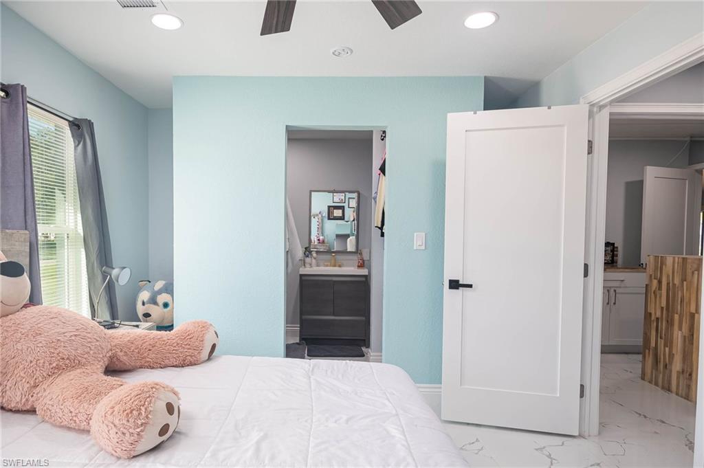 PARADISE SHORES - Residential