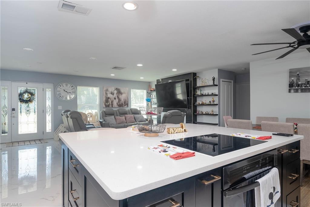 PARADISE SHORES - Residential