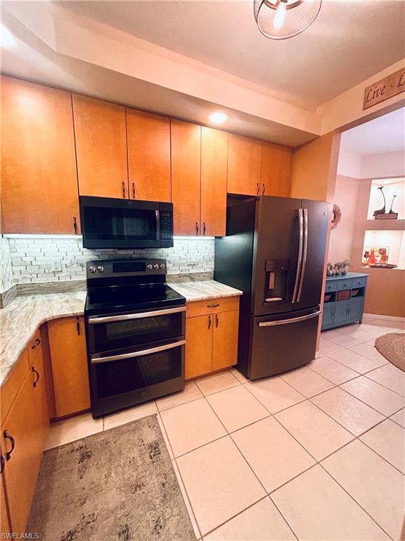 VAN LOON COMMONS - Residential Lease