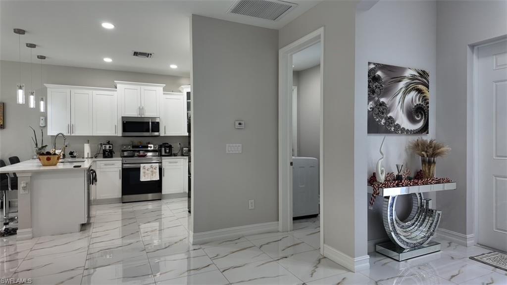 900 BUILDING - Residential