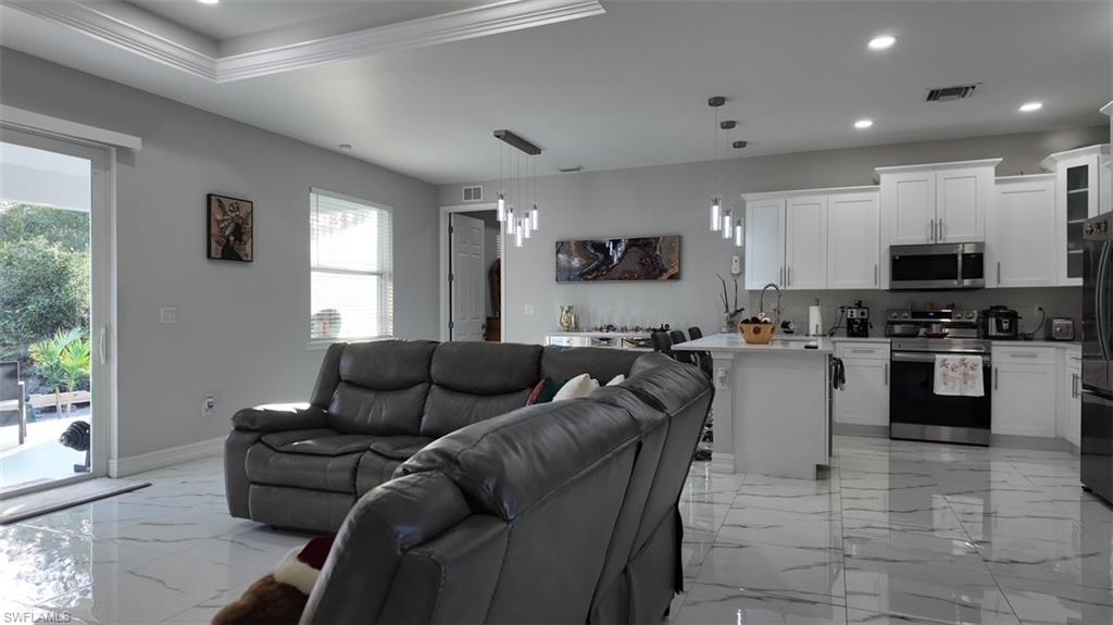 900 BUILDING - Residential