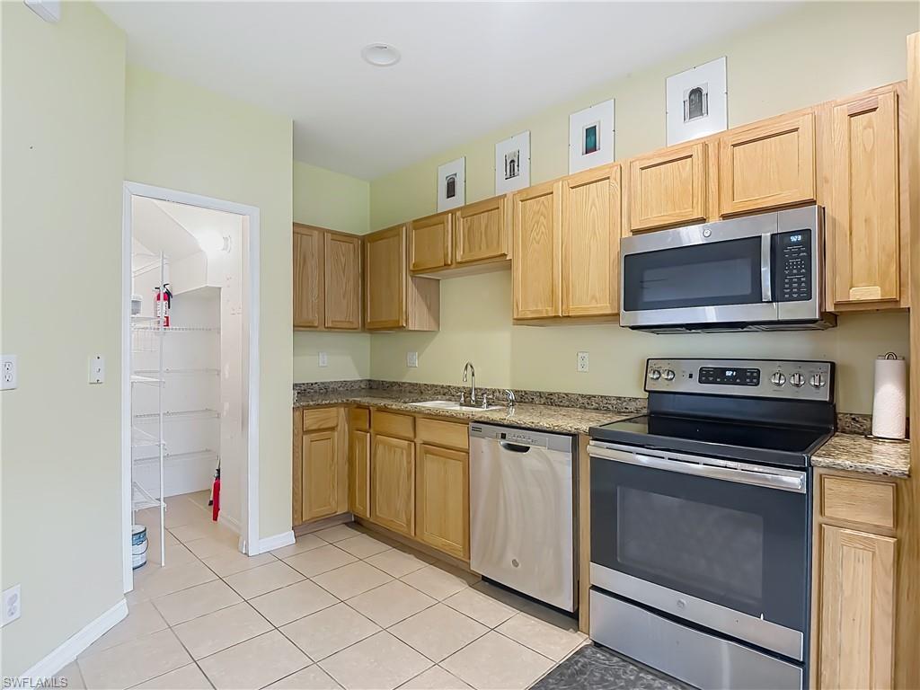 COLONNADE AT FORUM - Residential