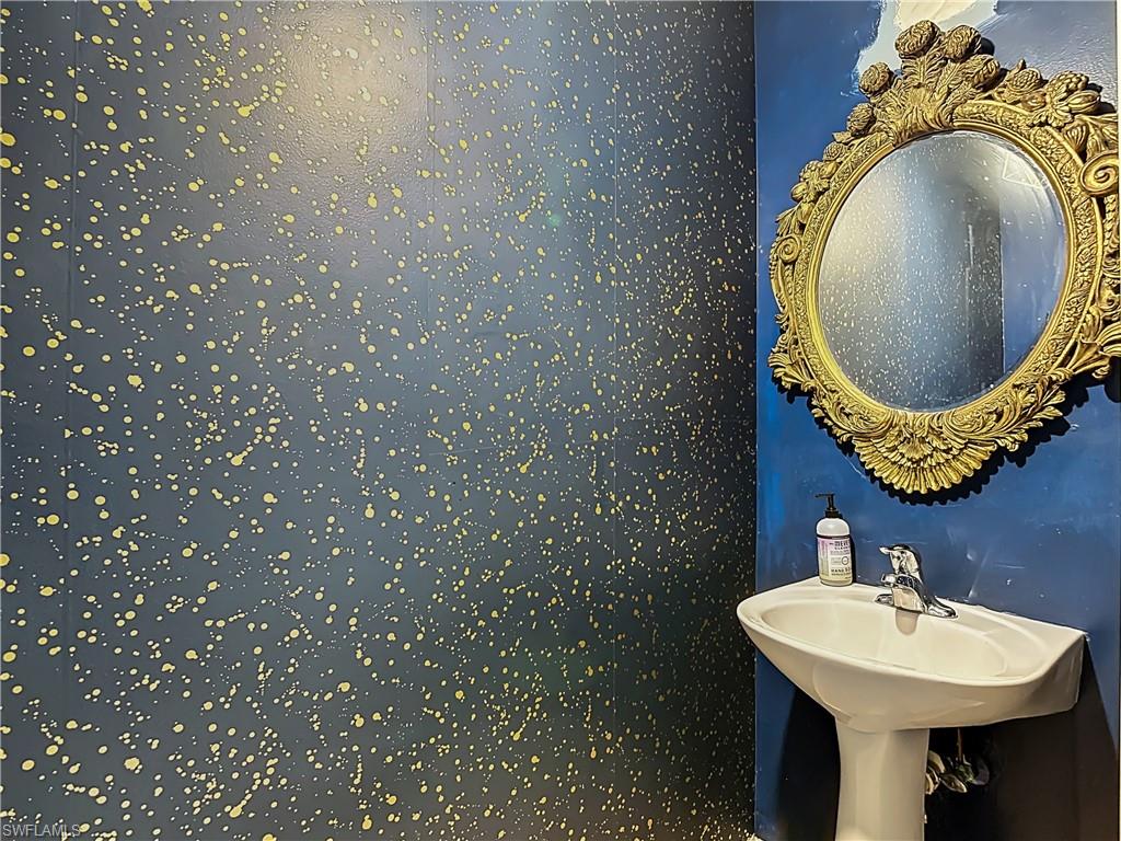 COLONNADE AT FORUM - Residential