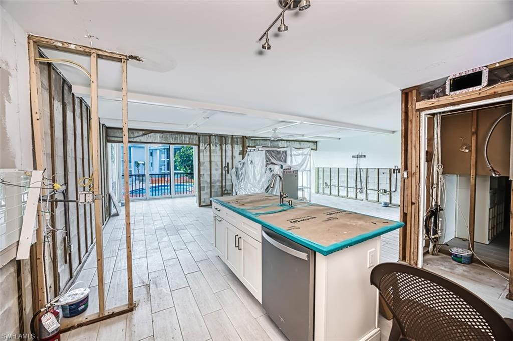 SUNSET SOUTH CONDO - Residential