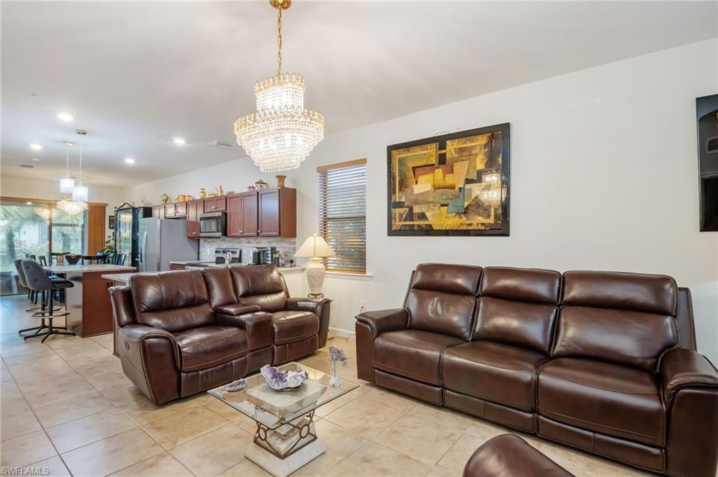4562 Lamaida LN