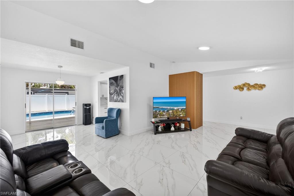 900 BUILDING - Residential