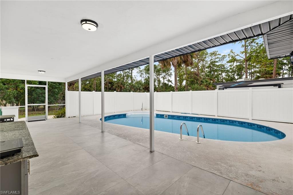 900 BUILDING - Residential