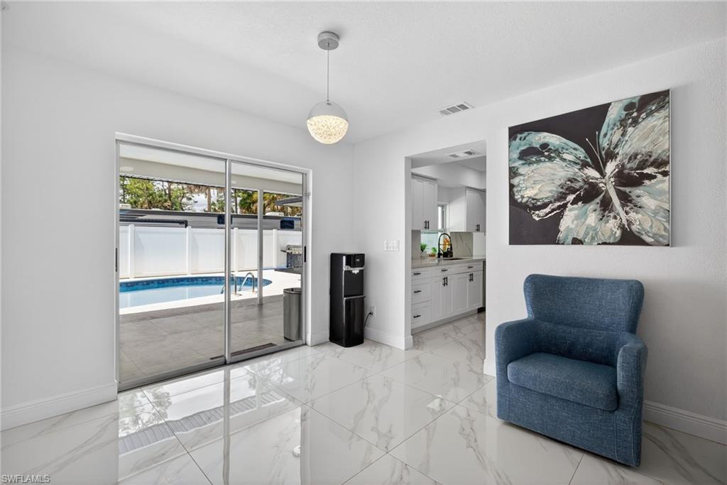 900 BUILDING - Residential