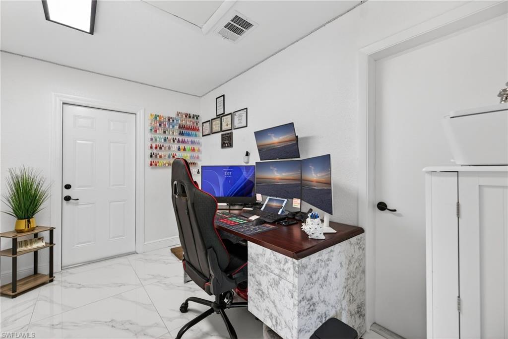 900 BUILDING - Residential