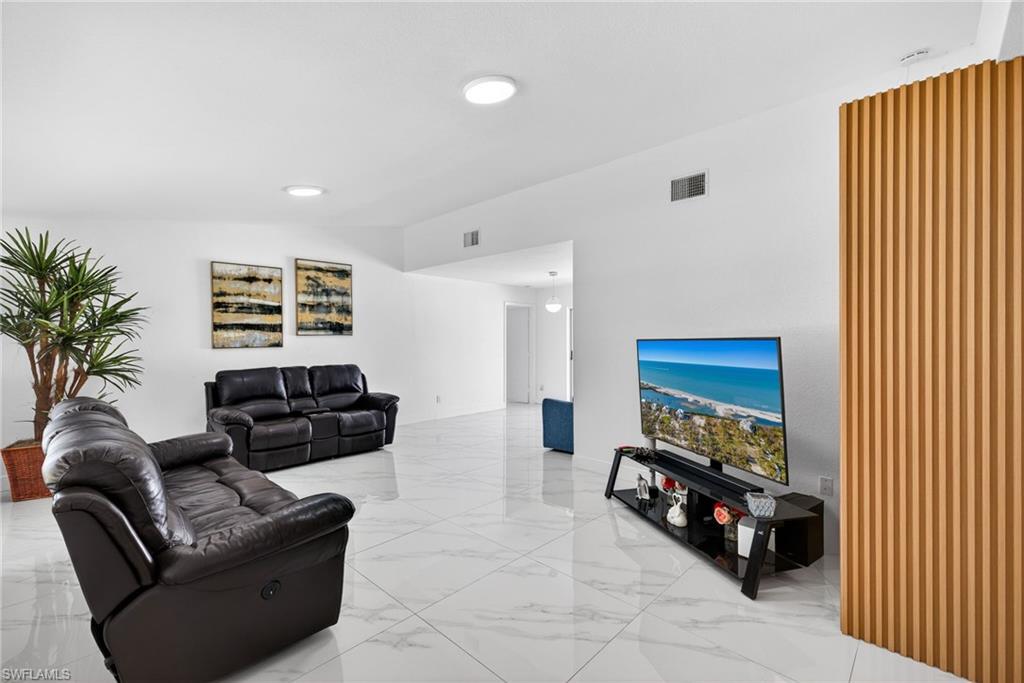 900 BUILDING - Residential