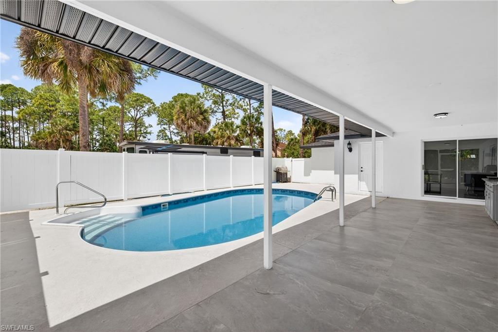 900 BUILDING - Residential