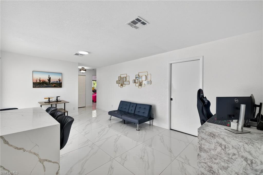 900 BUILDING - Residential