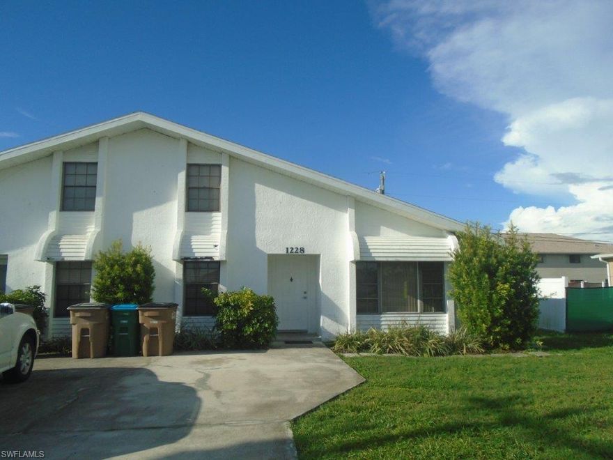 HUGE ! 3/2 duplex unit with beautiful white tile thru out!! Large living room and large family room!! NEW appliances, inside laundry and CATHEDRAL CEILINGS. Close to everything in CENTRAL Cape Coral.