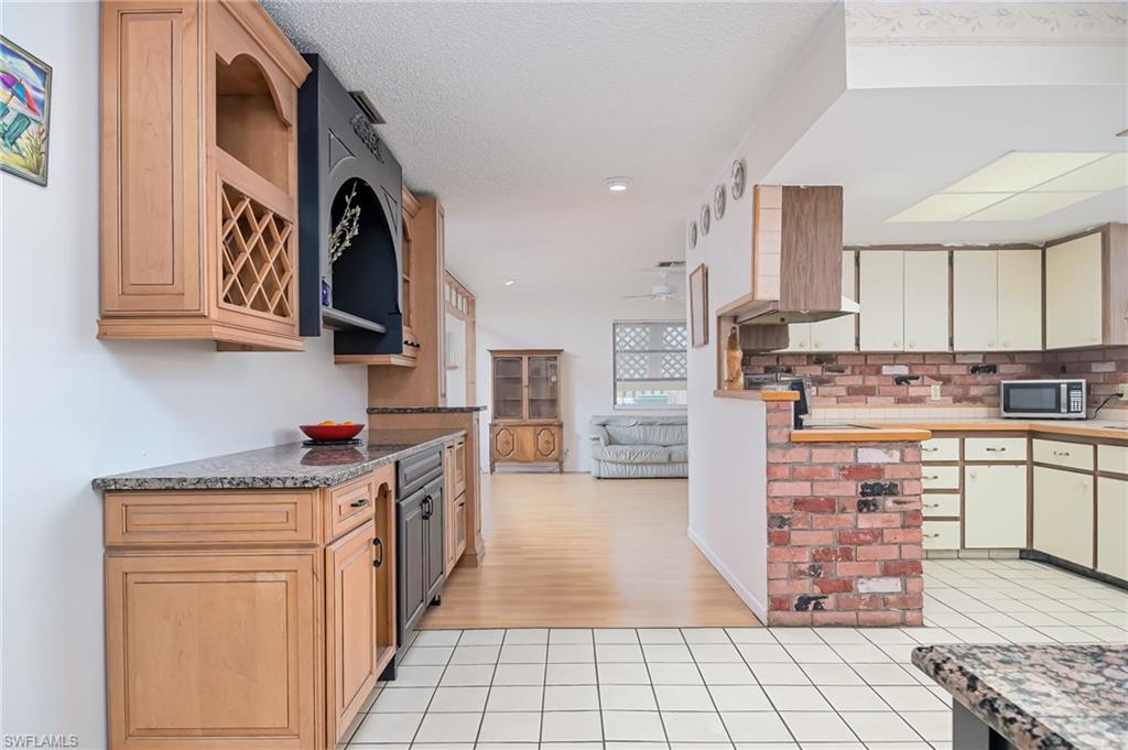 NAPLES TWIN LAKES - Residential