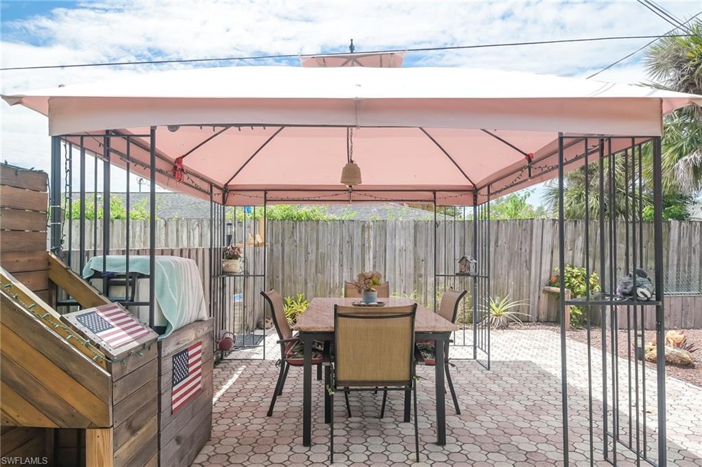 NAPLES TWIN LAKES - Residential