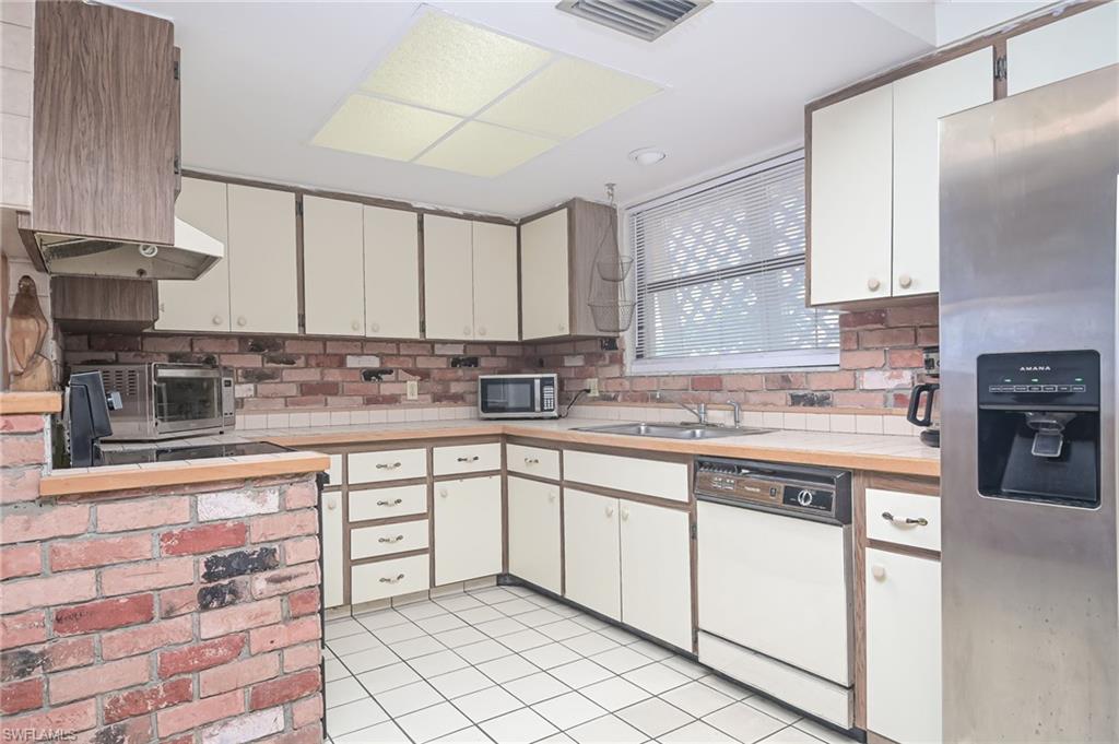 NAPLES TWIN LAKES - Residential