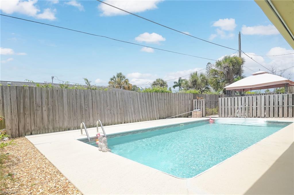 NAPLES TWIN LAKES - Residential