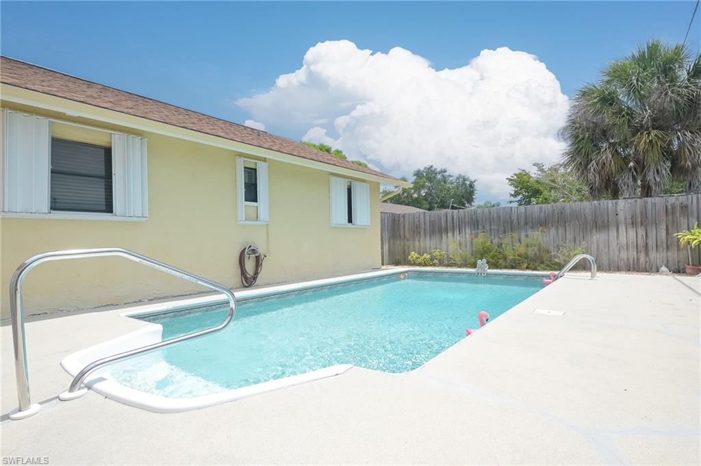 NAPLES TWIN LAKES - Residential