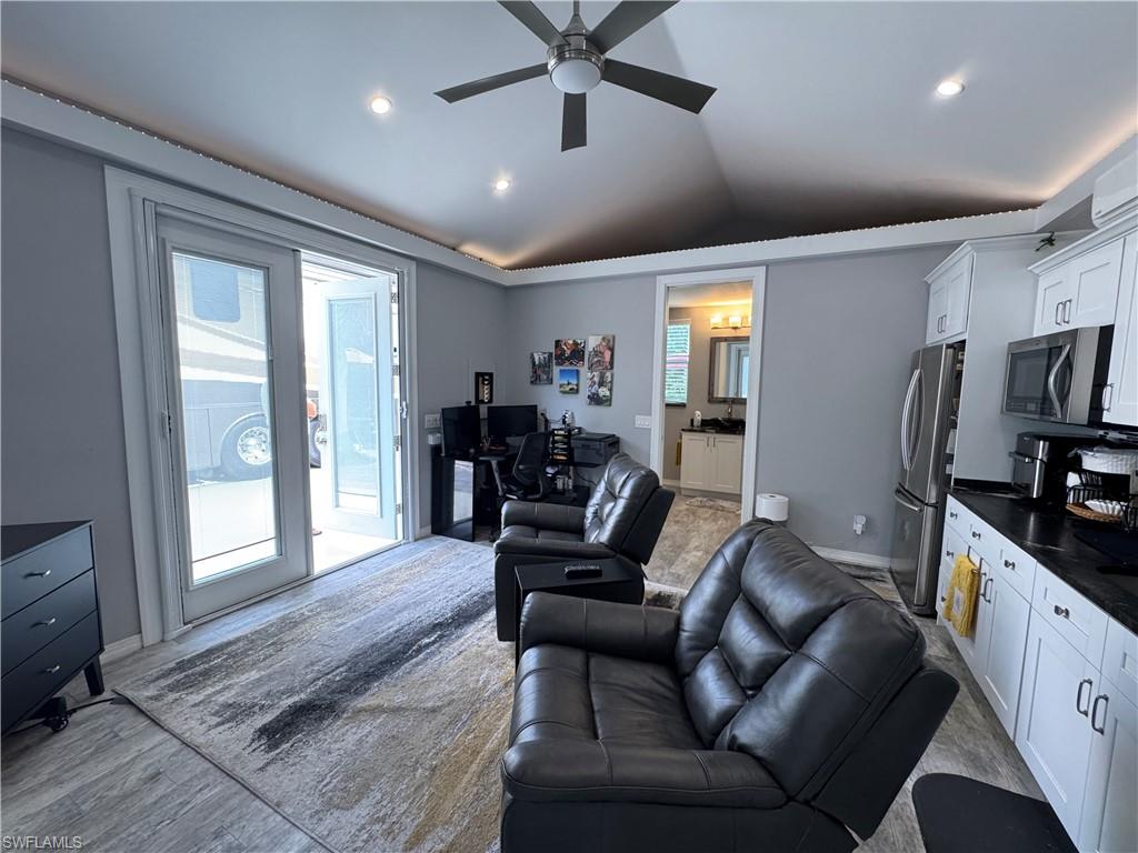 RIVERBEND MOTORCOACH RESORT - Land