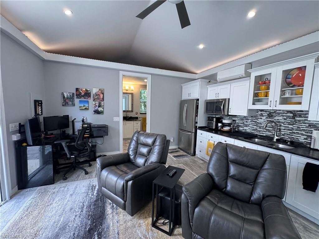 RIVERBEND MOTORCOACH RESORT - Land