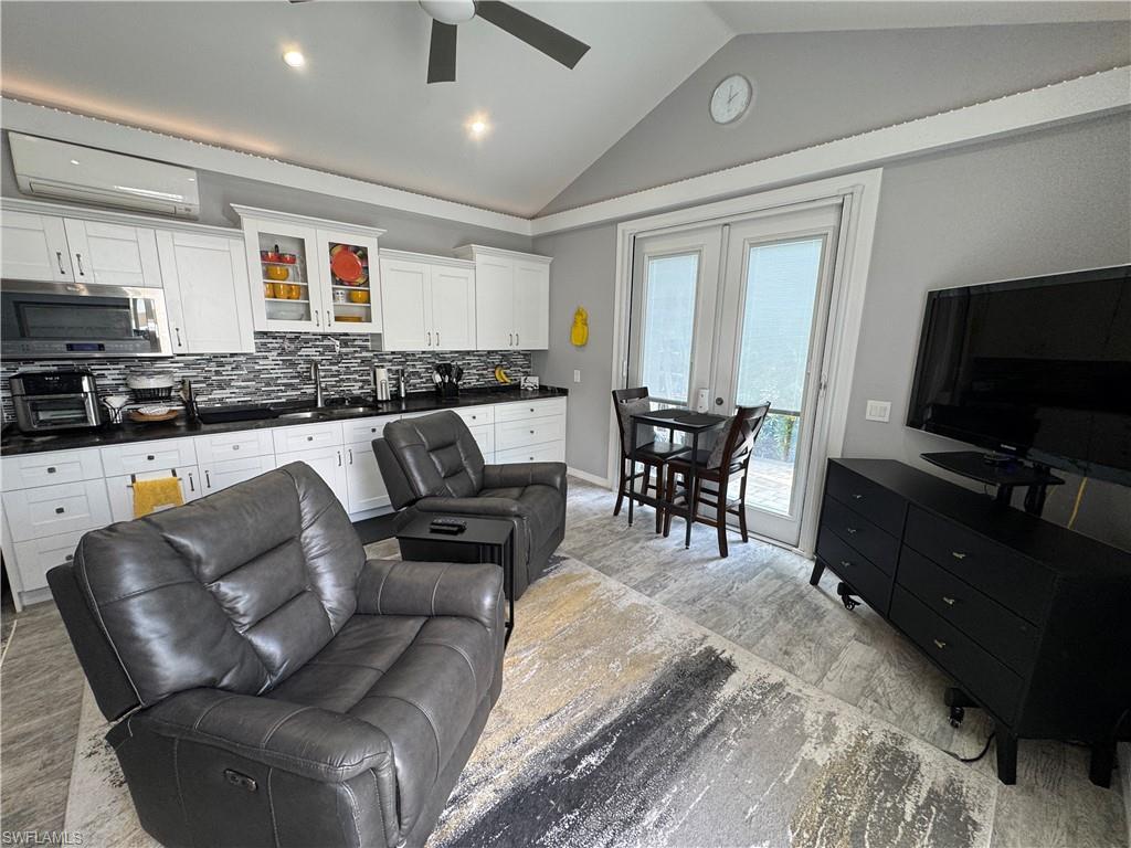 RIVERBEND MOTORCOACH RESORT - Land