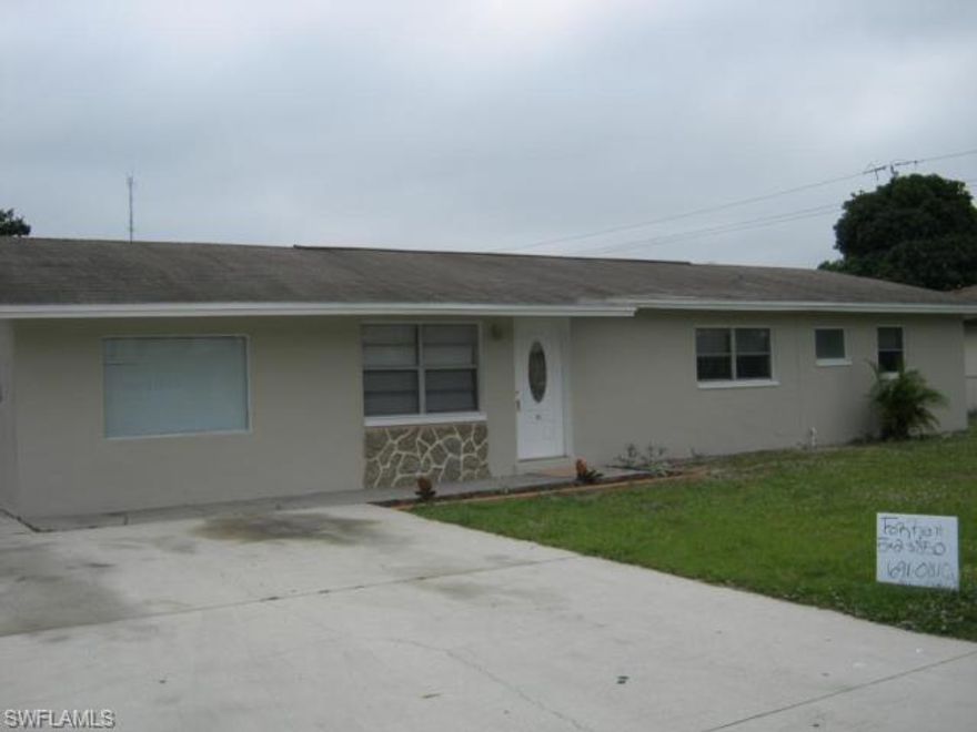 This is an investor's dream!  Lots of room, quiet neighborhood, fenced in yard.  Current renter is clean and staying until January 31, 2016.  Huge fenced in front yard, as well as large fenced in back yard.  Great for pets, kids, family and friends.