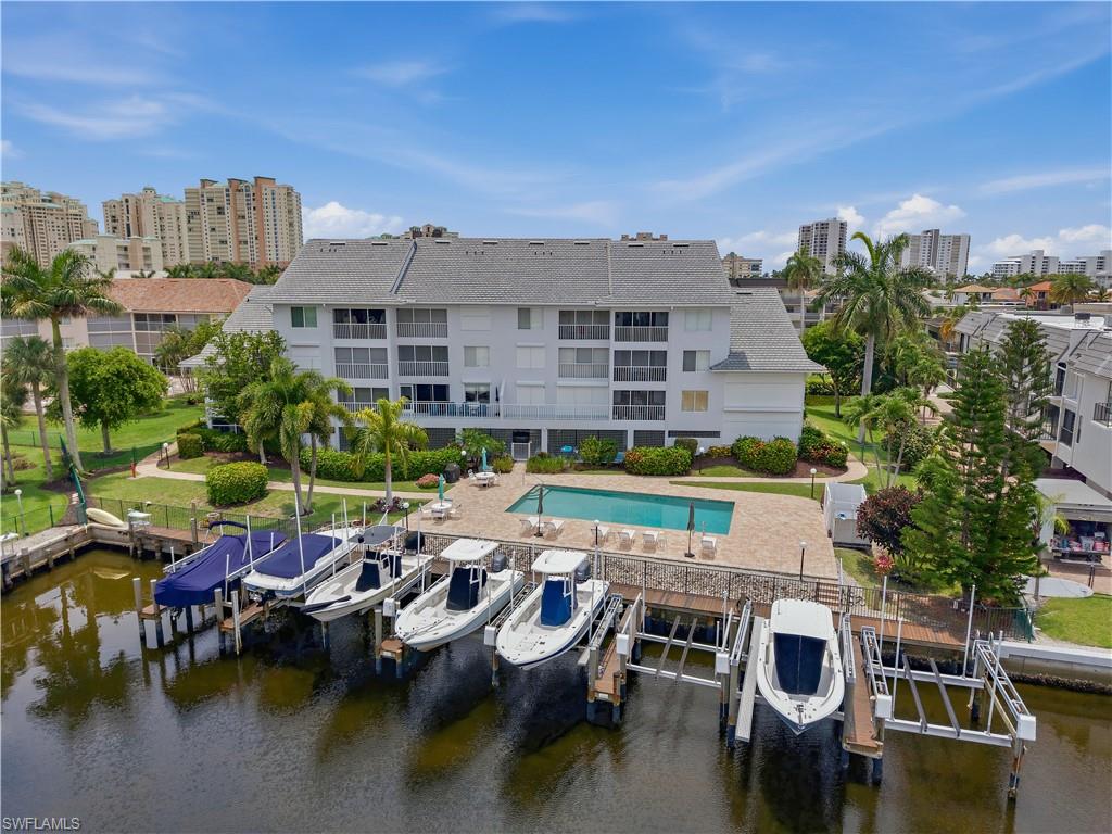 919 Huron CT 301