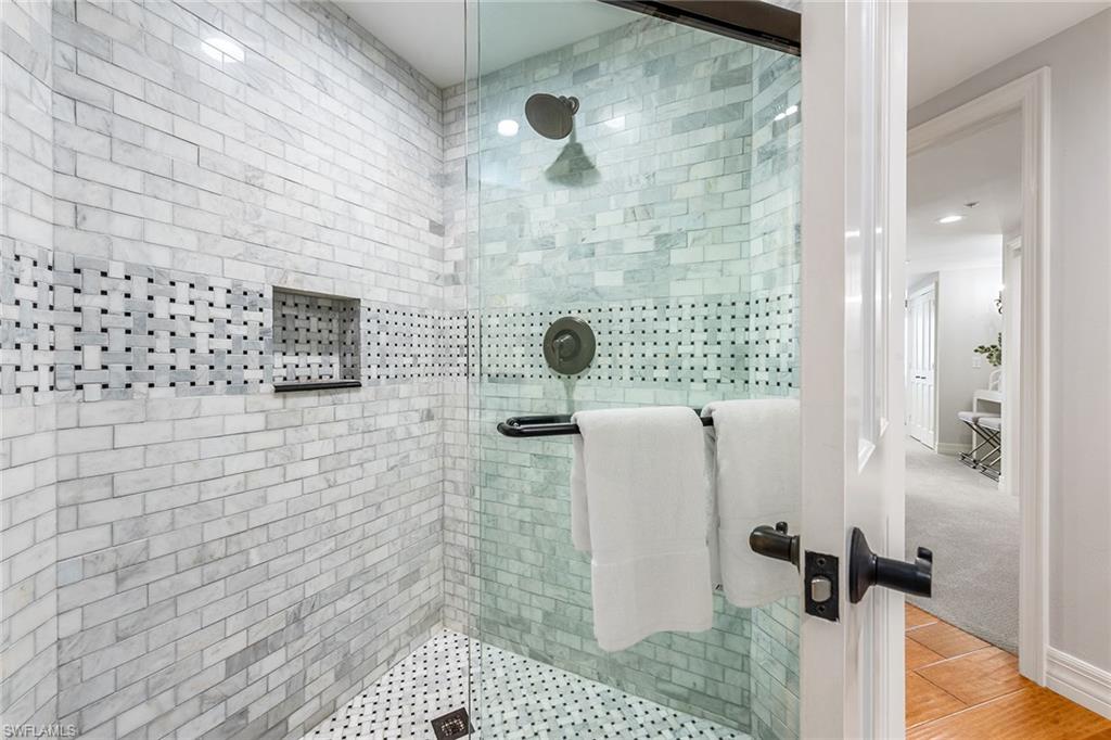 CARLYSLE AT BAY COLONY - Residential