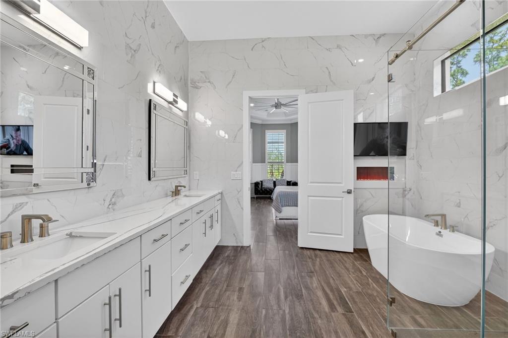 CORKSCREW ESTATES - Residential