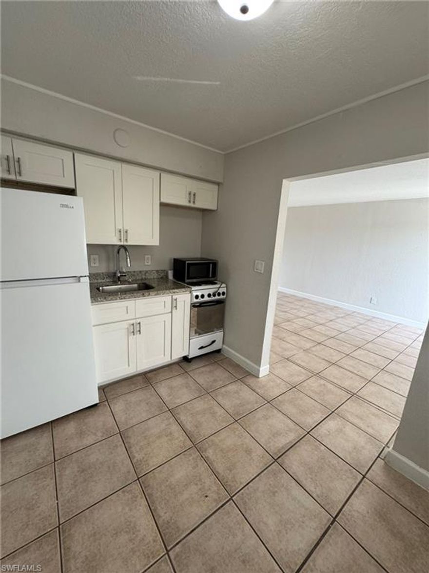 Renovated 2/1 unit.  Centrally located.
