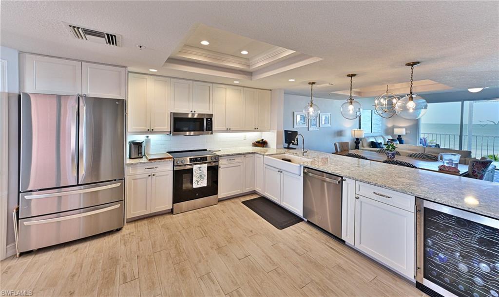 BAREFOOT BEACH CLUB - Residential