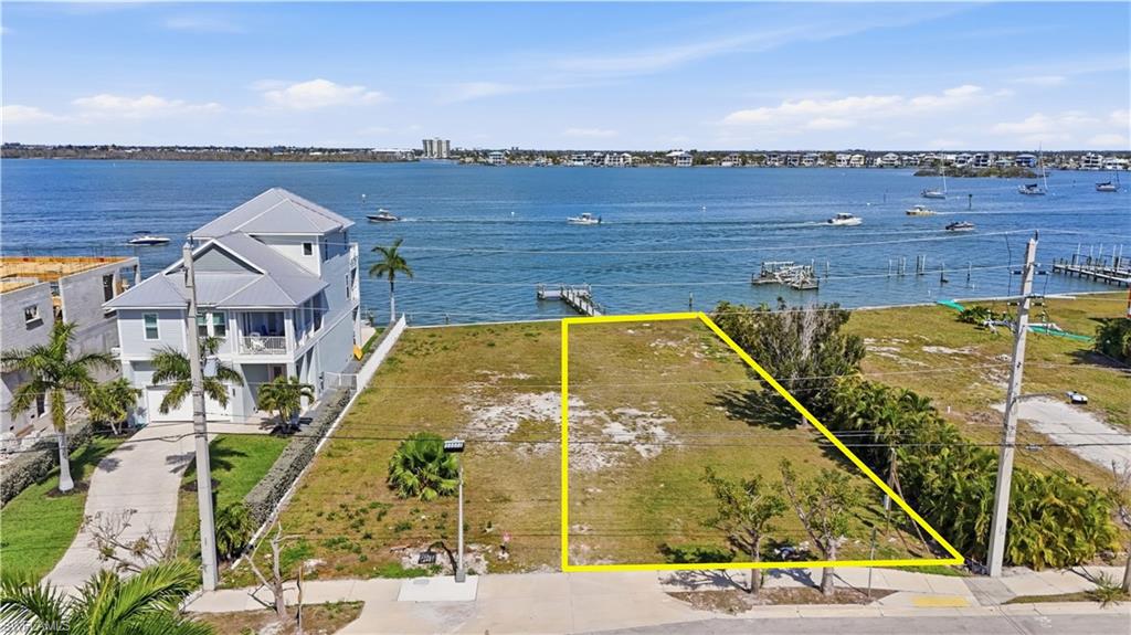 ISLAND SHORES - Land