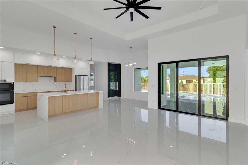 1040 NE 11th AVE