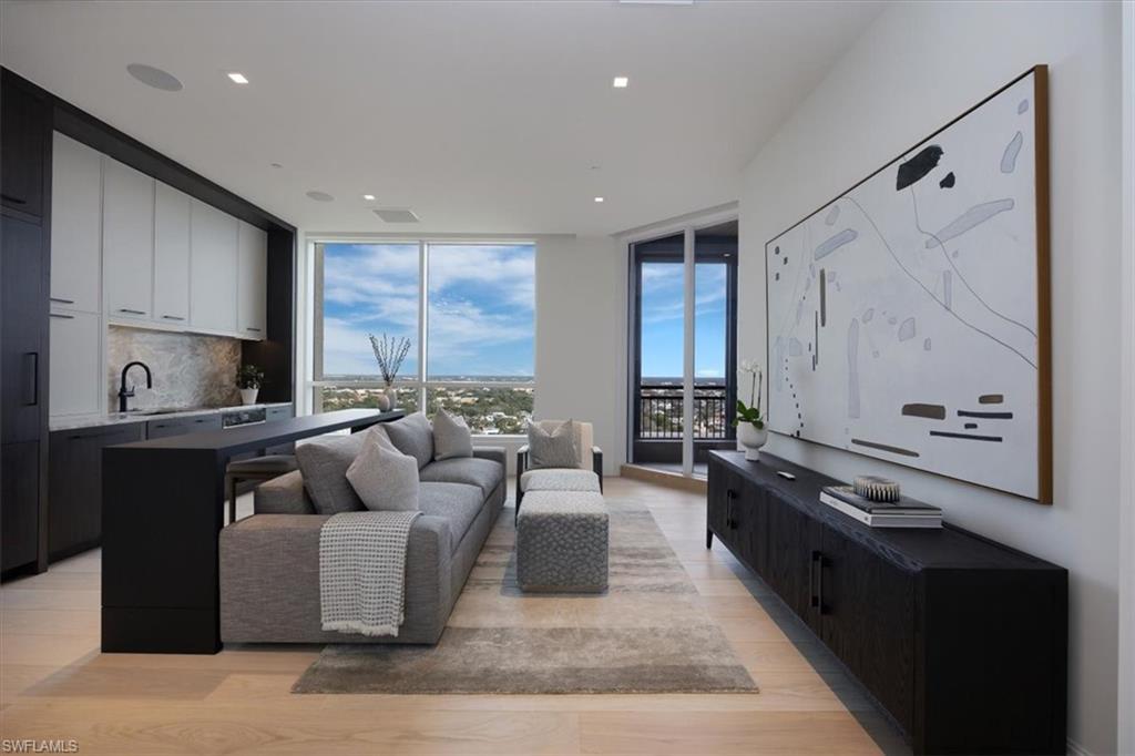 SEASONS AT NAPLES CAY - Residential