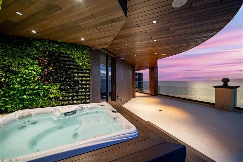 SEASONS AT NAPLES CAY - Residential