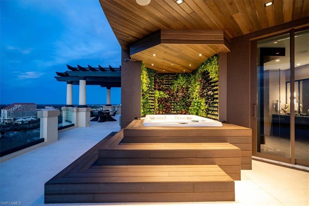 SEASONS AT NAPLES CAY - Residential