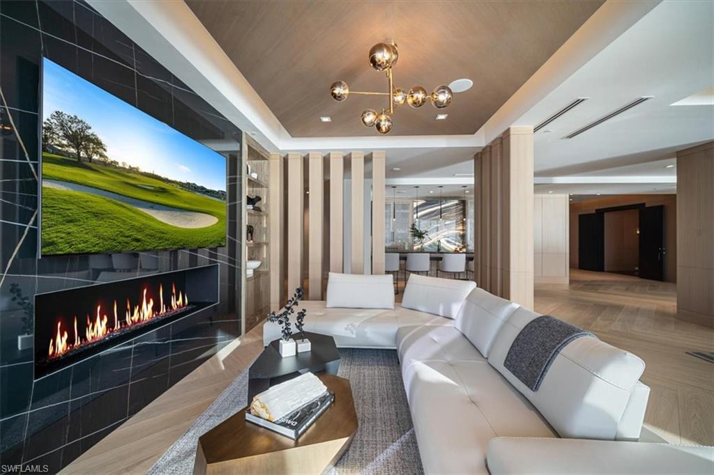 SEASONS AT NAPLES CAY - Residential