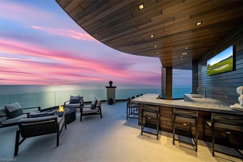 81 Seagate DR PH20 NAPLES FL 34103
