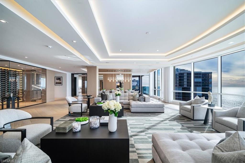 SEASONS AT NAPLES CAY - Residential