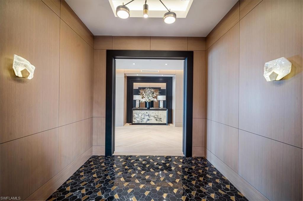 SEASONS AT NAPLES CAY - Residential