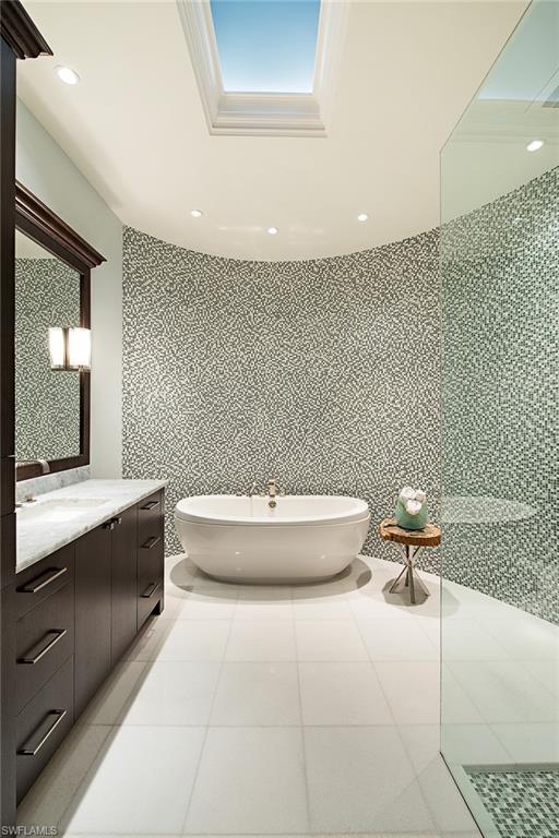 AQUALANE SHORES - Residential