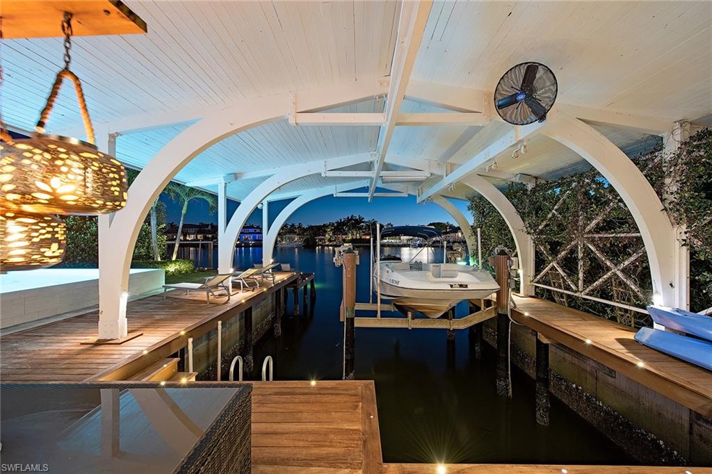 AQUALANE SHORES - Residential