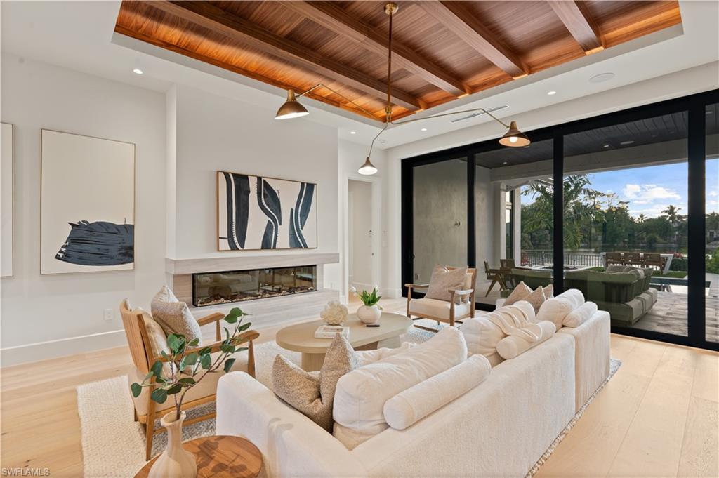 LAKE PARK - Residential