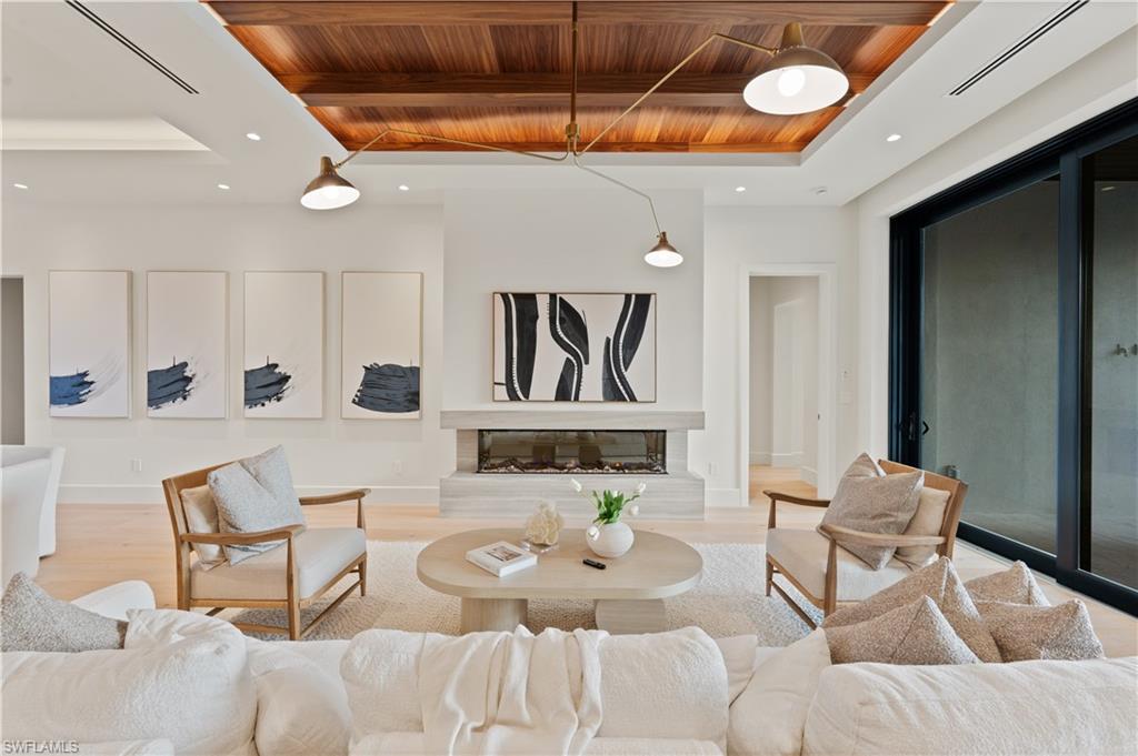 LAKE PARK - Residential