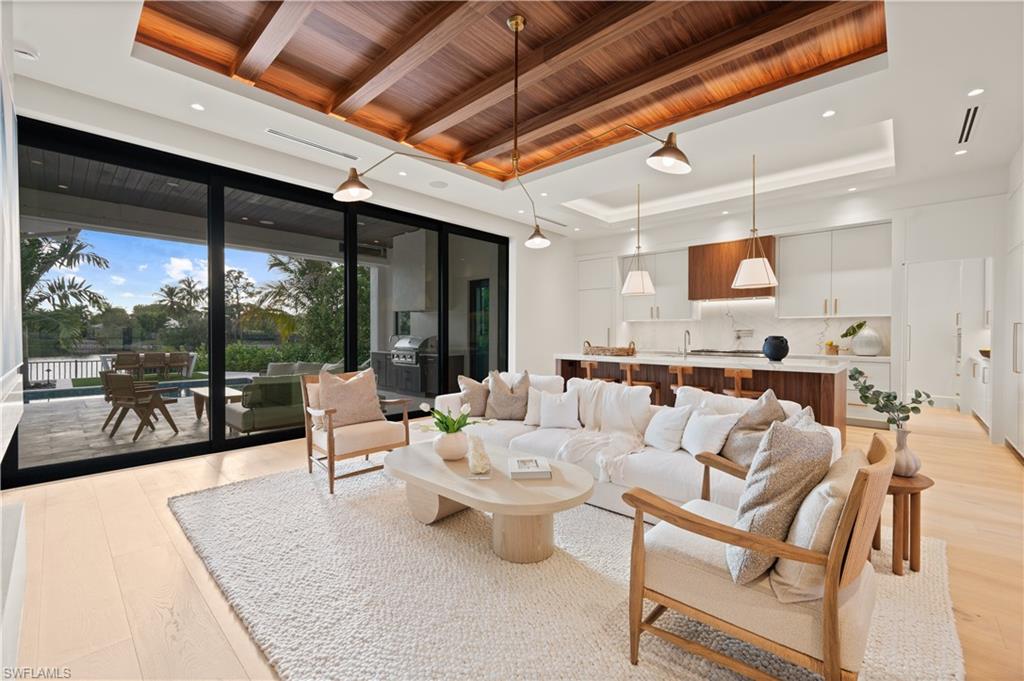 LAKE PARK - Residential