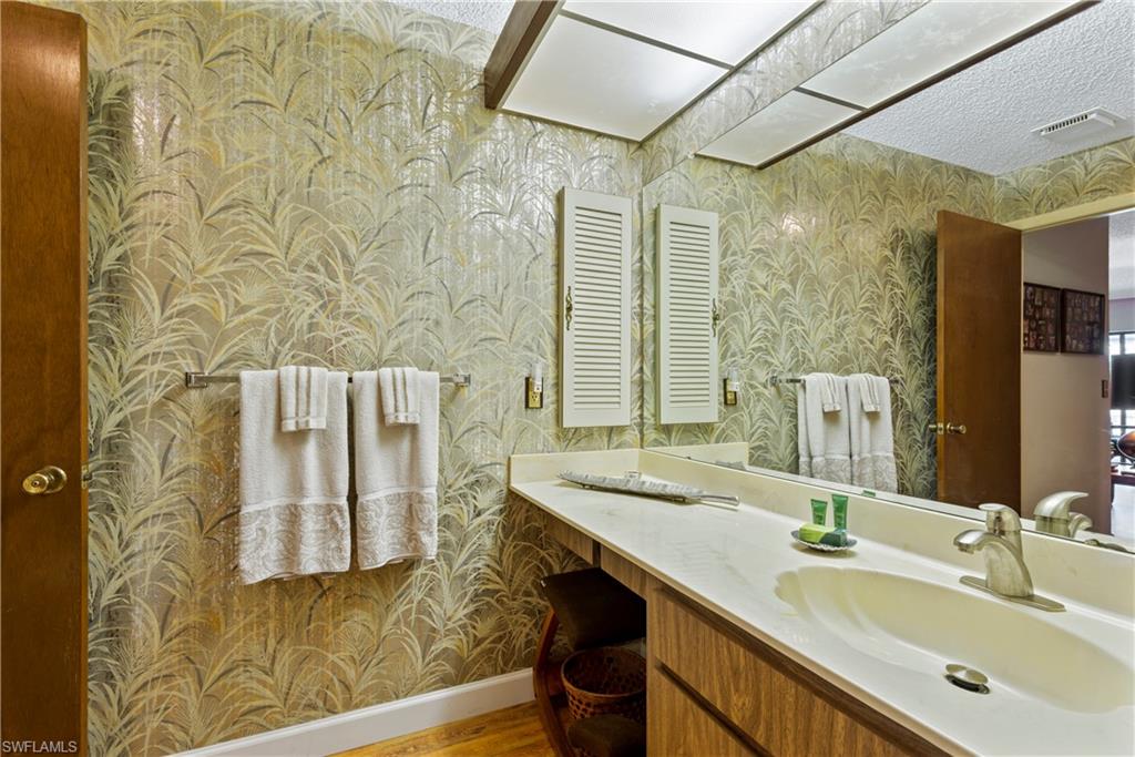 TOWN AND RIVER - Residential