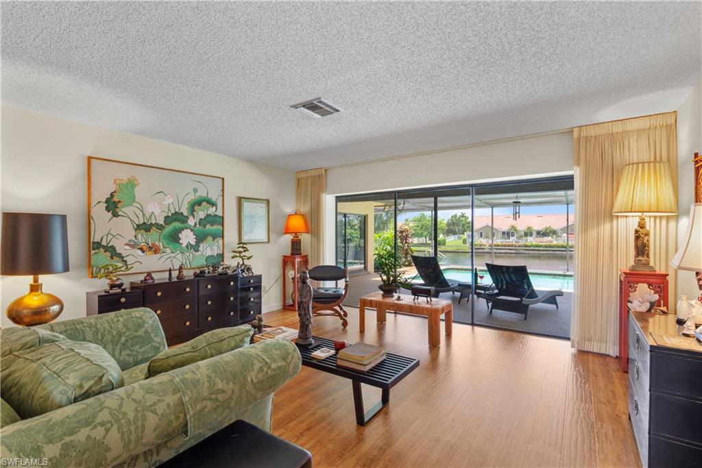 TOWN AND RIVER - Residential