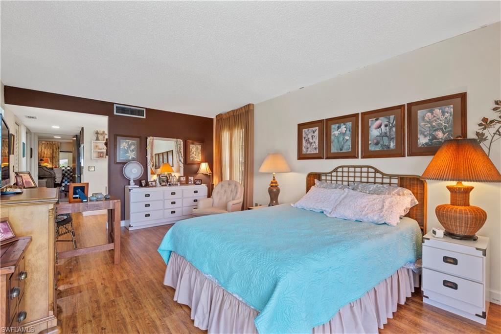 TOWN AND RIVER - Residential